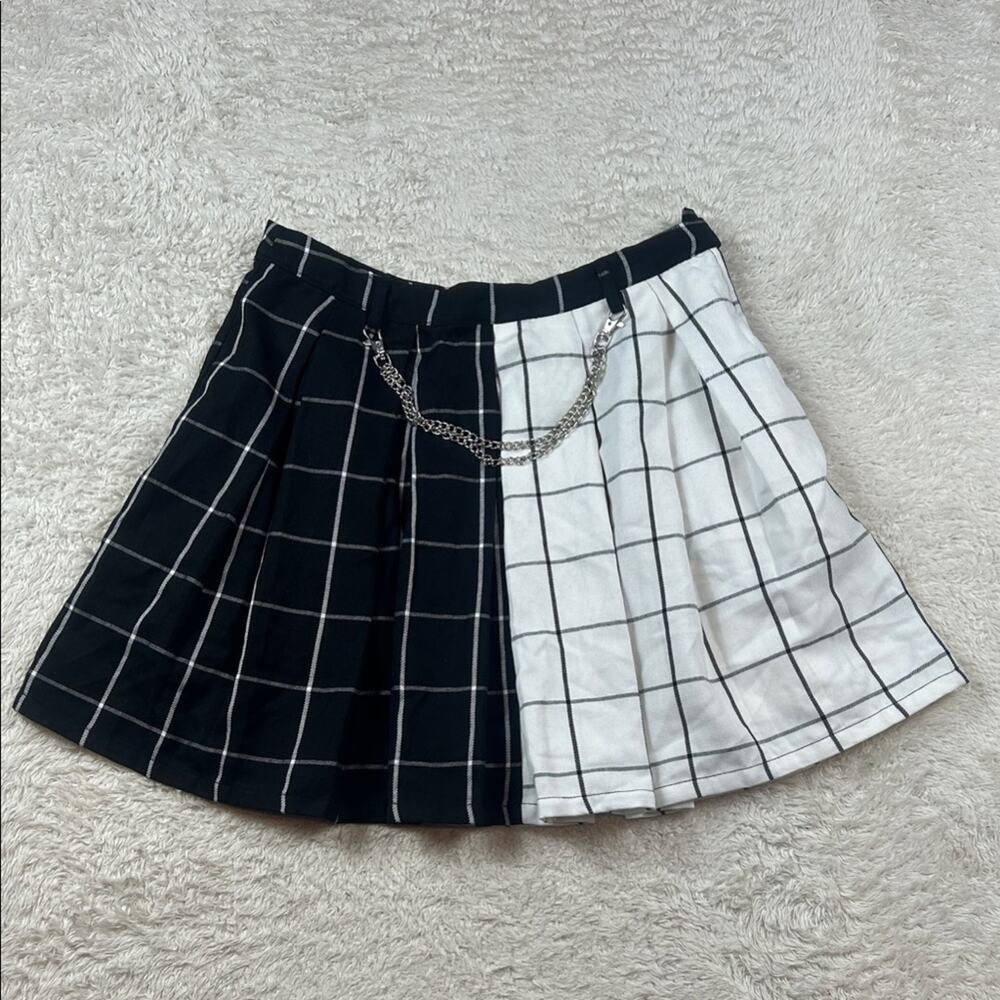 Hot Topic black and white split‎ check chain skirt, med
